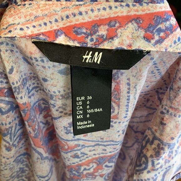 3/$20 H&M Sleeveless Buttondown with Collar - Picture 7 of 8